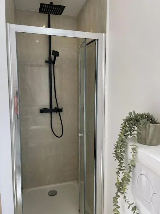 Appartement A 2 Pas De La Mer Et Parking Prive Nice 0*,  France